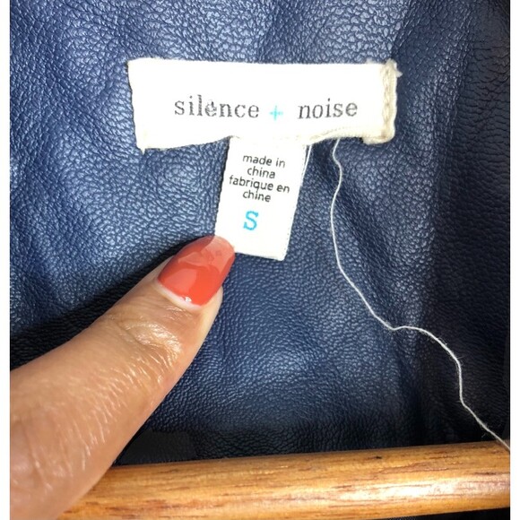 Silence+Noise Eva Vegan Leather Pebbled Moto Jacket in Navy Blue - Picture 6 of 7